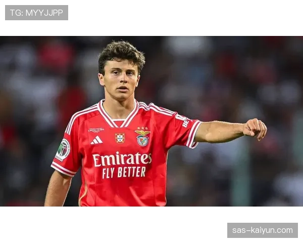 曼联公布大名单,伤病潮或迫使滕哈赫启用三中卫体系 曼联公布大名单,伤病潮或迫使滕哈赫启用三中卫体系