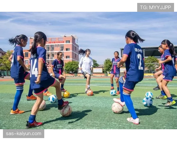 马竞举办“女性足球日”活动，鼓励更多女孩参与足球运动